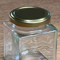 Firkantet Krydderiglas / Sylteglas med guld låg – 212 ml