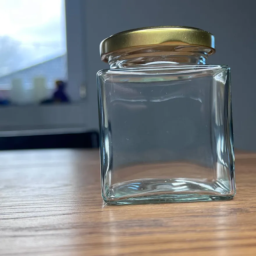 Firkantet Krydderiglas / Sylteglas med guld låg – 212 ml