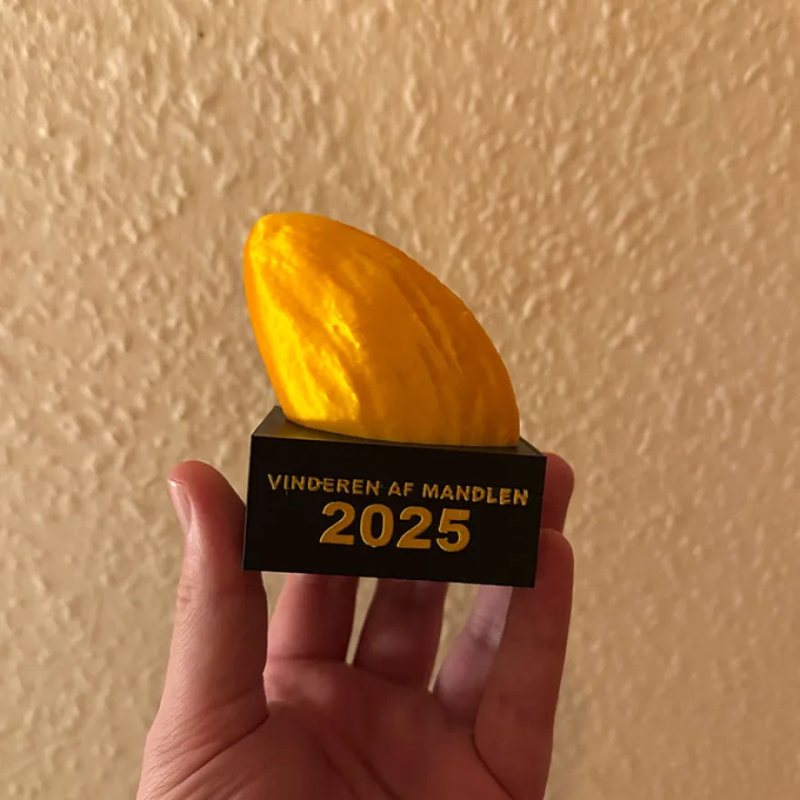 Mandelgave Trofæ / Pokal 2025 – “Vinderen af Mandlen” – 3D-Printet